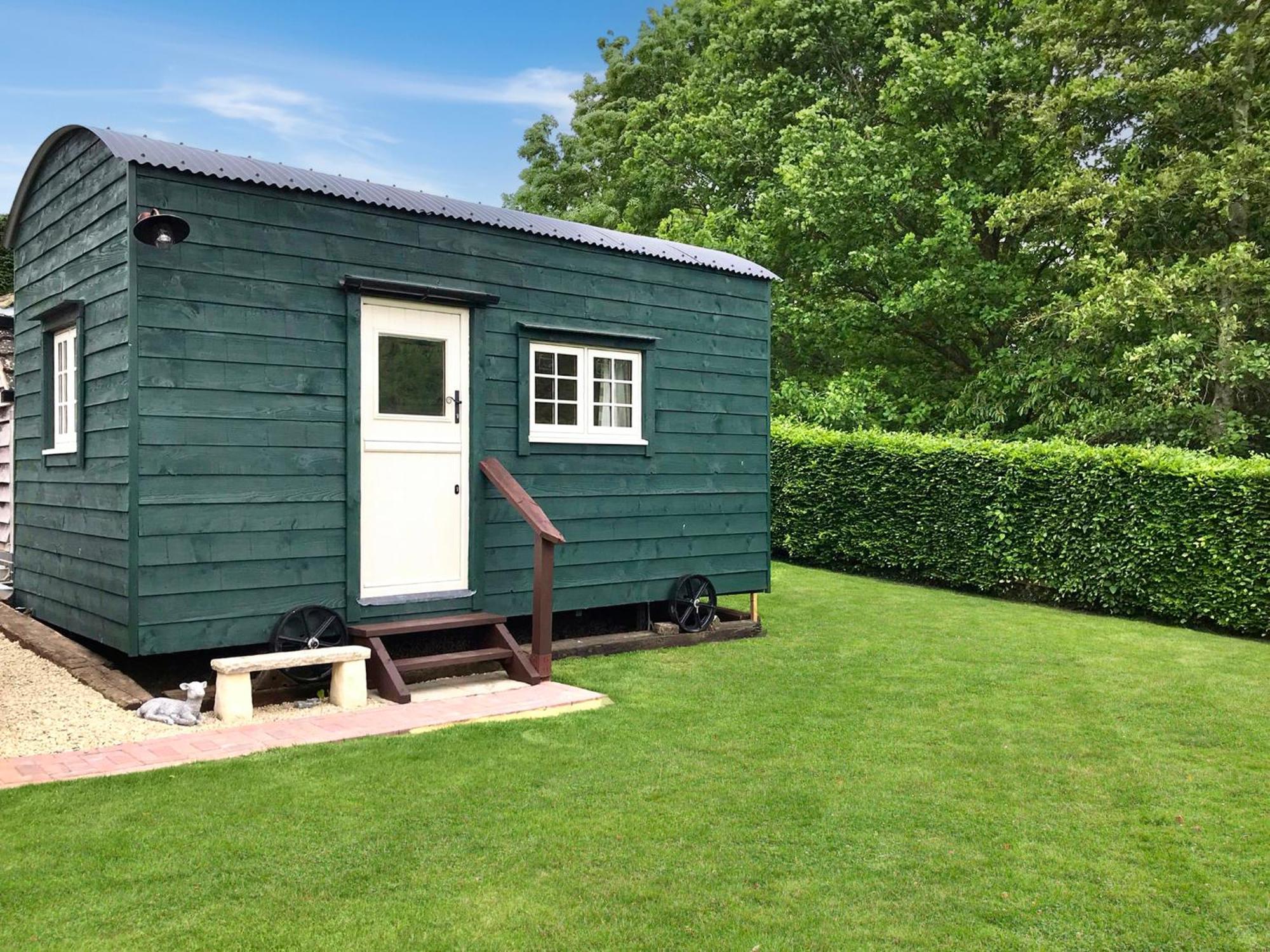 Beautiful Shepherd'S Hut - Lois Weedon Weston  Экстерьер фото